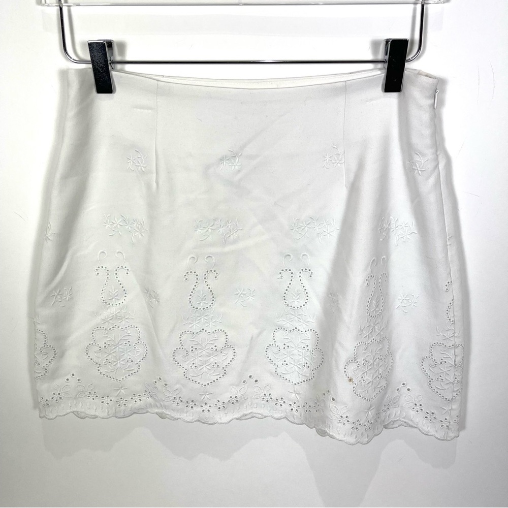 Cupcakes & Cashmere White Embroidered Mini Skirt